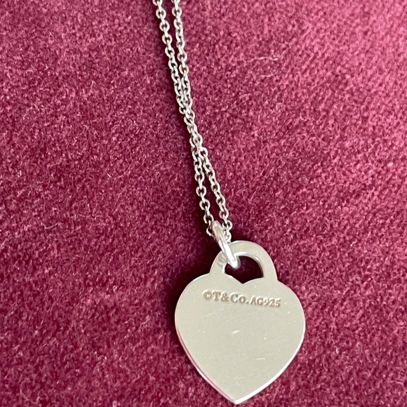 Return to Tiffany Pendant & Chain - Picture 2 of 5